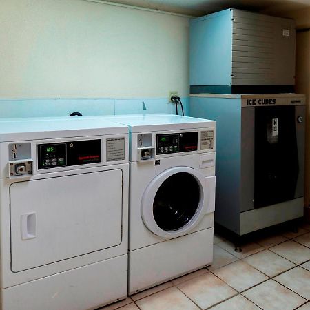 Red Roof Inn Harrisonburg - University Area ภายนอก รูปภาพ
