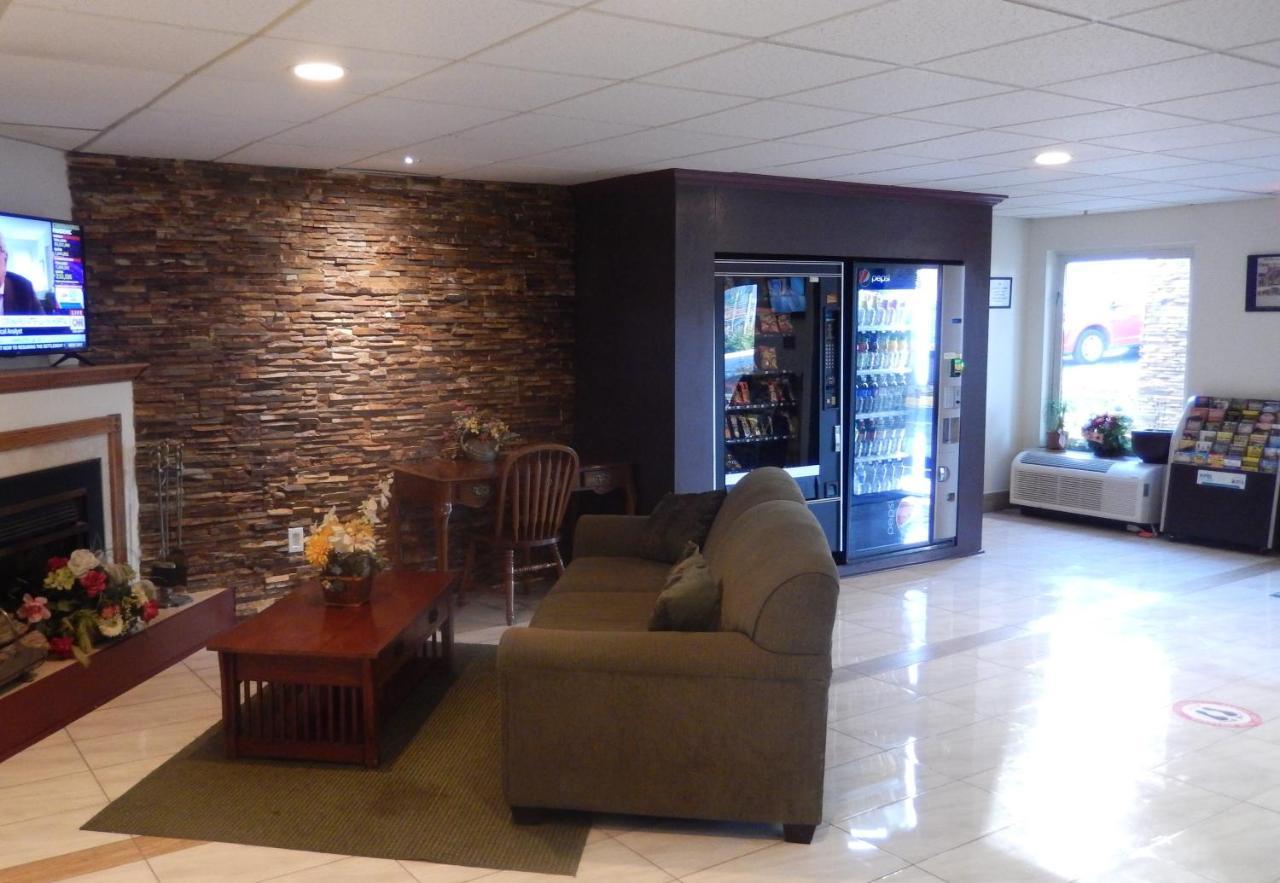 Red Roof Inn Harrisonburg - University Area ภายนอก รูปภาพ