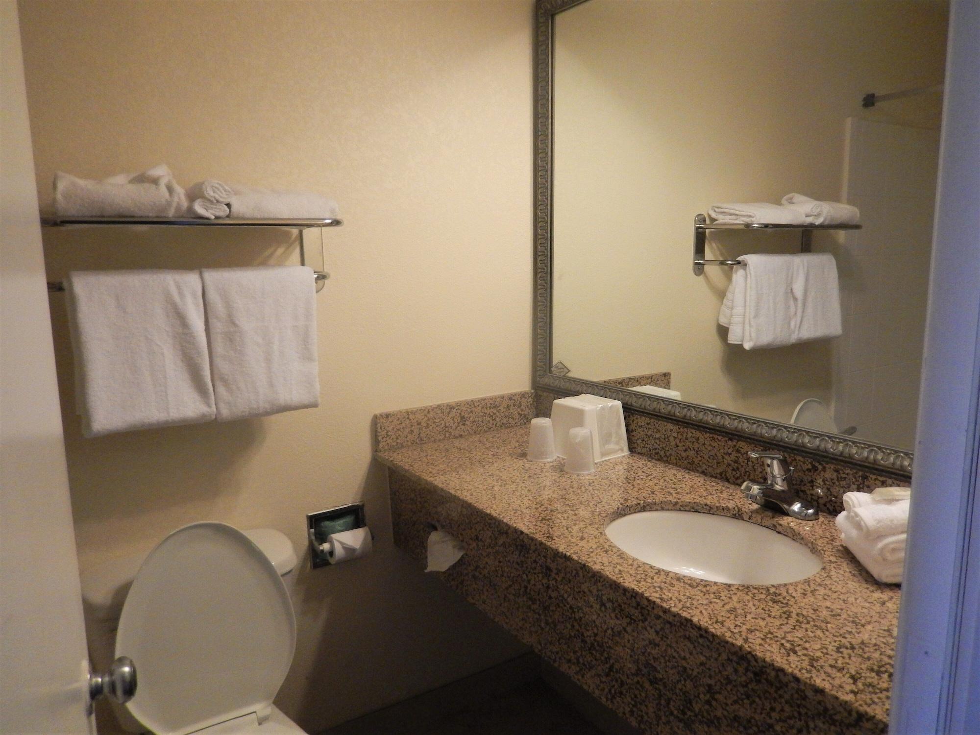 Red Roof Inn Harrisonburg - University Area ภายนอก รูปภาพ